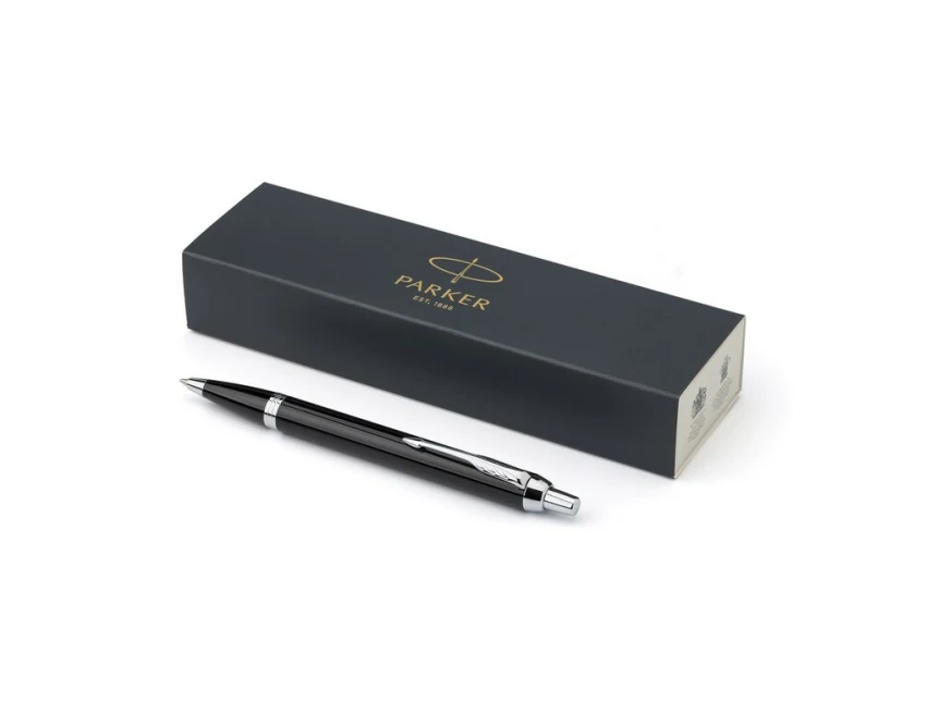 Czarny długopis Parker IM metalowy z grawerem logo
