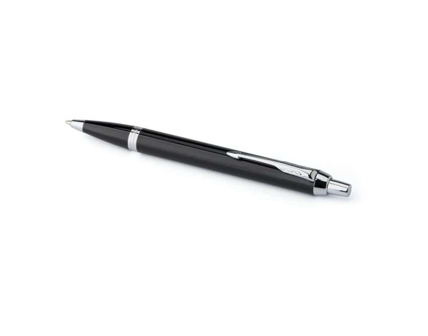 Czarny długopis Parker IM metalowy z grawerem logo