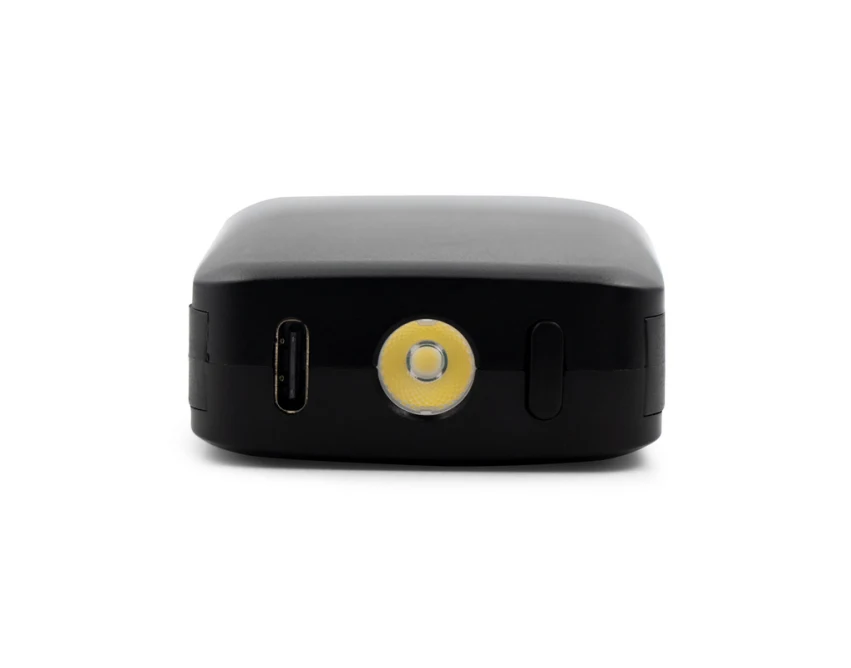 Czarny power bank 4000 mAh z karabińczykiem i lampką LED