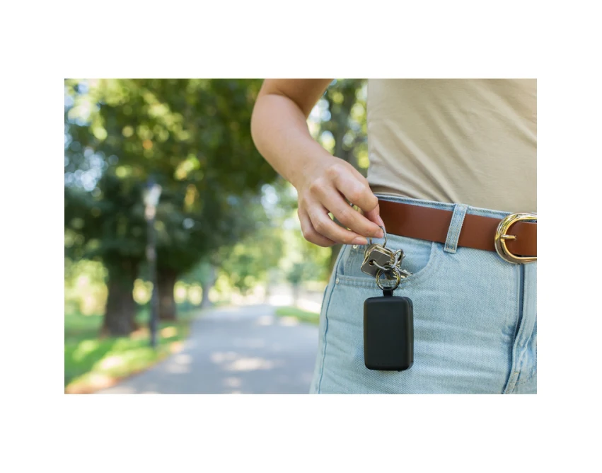 Czarny power bank 4000 mAh z karabińczykiem i lampką LED