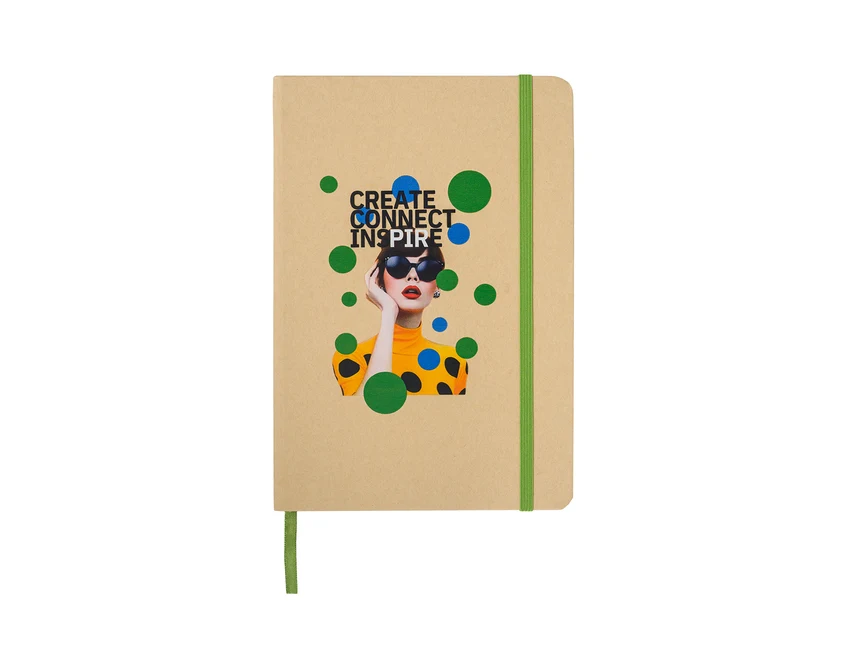 Beżowy notes A5 Simply z zieloną gumką i logo, kratka