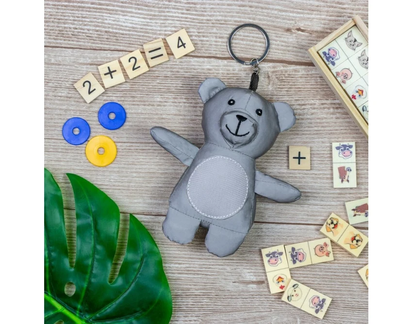 Szary brelok miś odblaskowy z logo – gadżet z poliestru