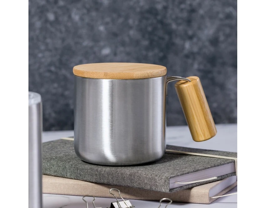 Czarny kubek termiczny 330 ml z bambusową pokrywką, logo