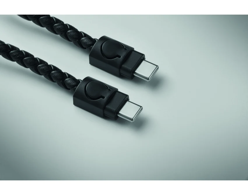 Czarny brelok z plecionym kablem USB-C 60W i logo firmy