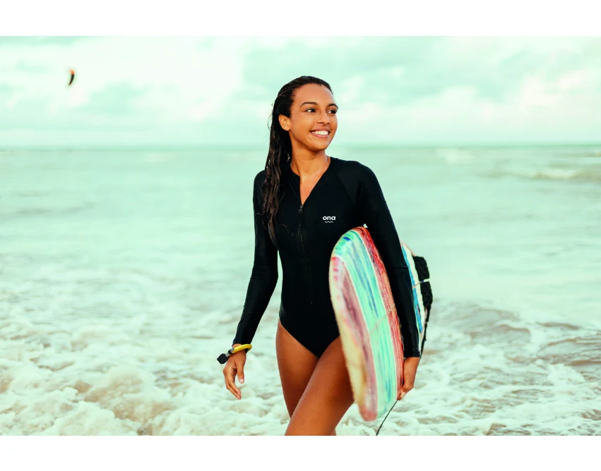 Żółty brelok pływający Polly z logo – opaska na rękę