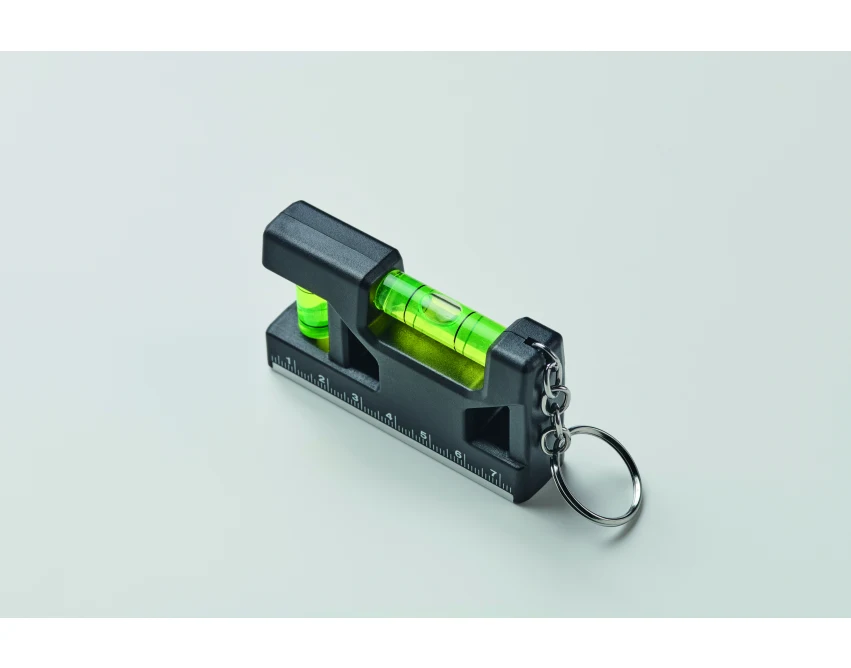 Czarny brelok magnetyczny z poziomicą i miarką z logo