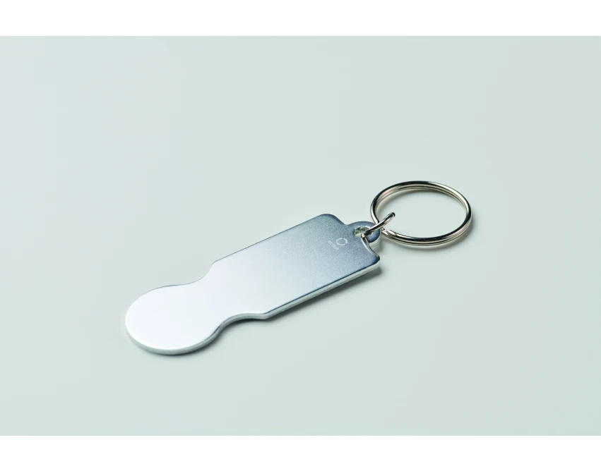 Srebrny brelok Tokley z żetonem do wózka i grawerem
