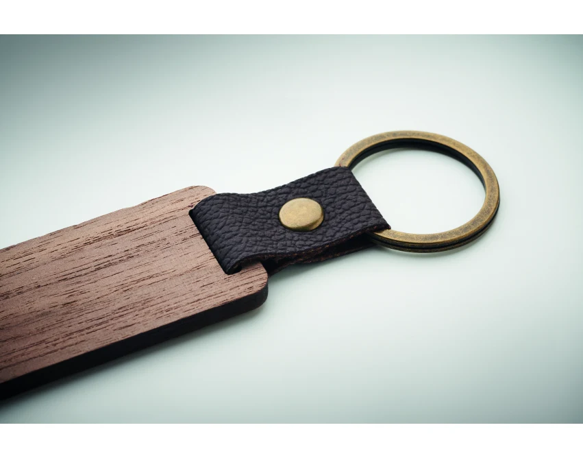 Brelok z drewna orzechowego i ekoskóry z grawerem logo