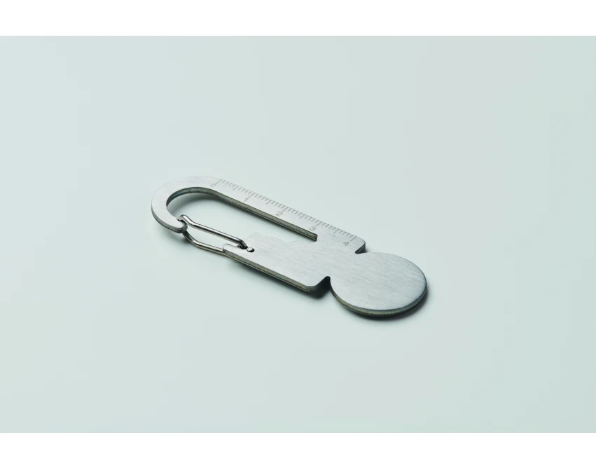 Srebrny brelok Multikey z żetonem, otwieraczem i grawerem