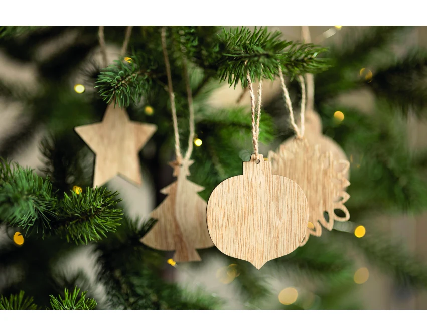 Drewniane ozdoby świąteczne z logo w pudełku kraft