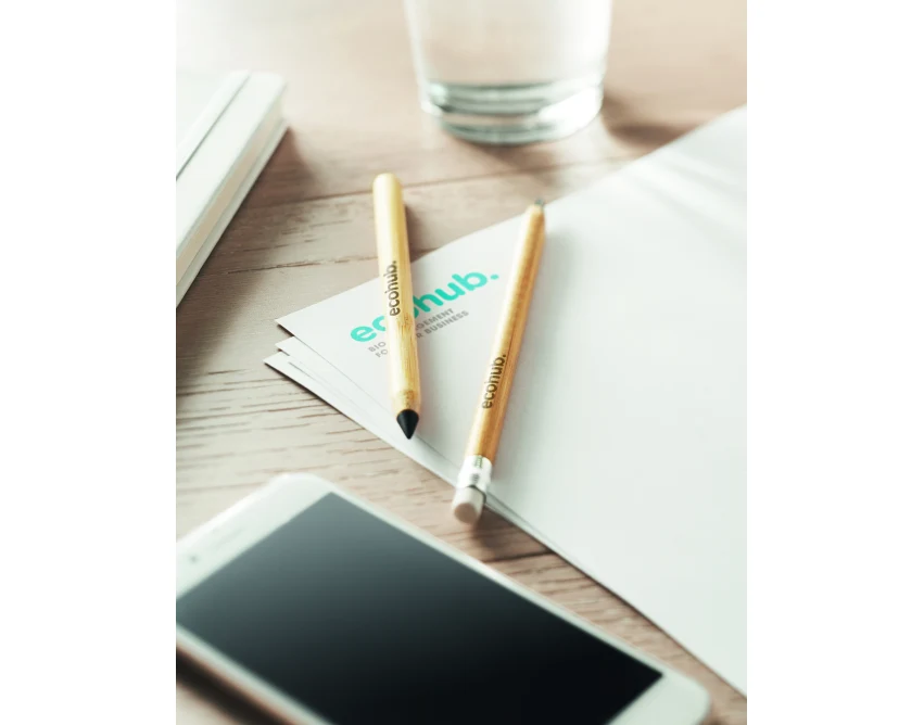 Bambusowy ołówek wieczny z logo – personalizowany gadżet