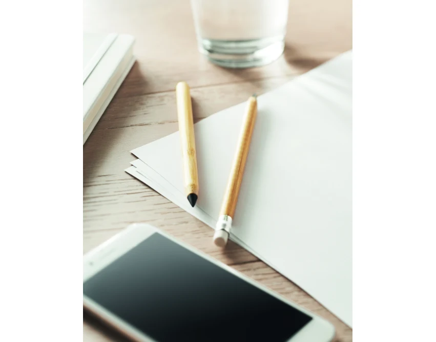 Bambusowy ołówek wieczny z logo – personalizowany gadżet