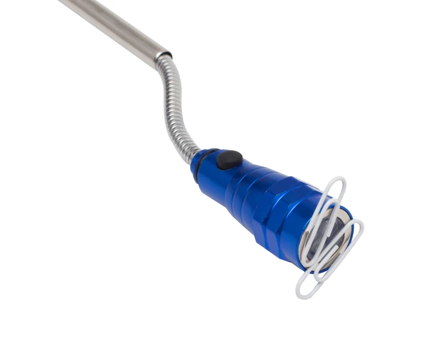 Closeup latarka aluminiowa LED z magnesem niebieska