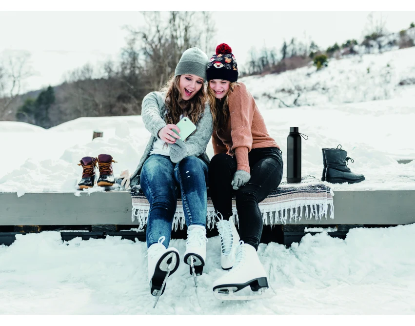 Czarna butelka termiczna 500 ml z głośnikiem bluetooth