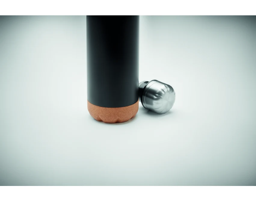 Czarna butelka termiczna 500 ml z korkiem i logo