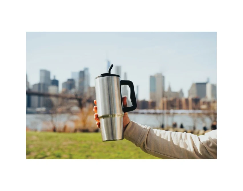 Srebrny kubek termiczny 900 ml ze słomką, z recyklingu