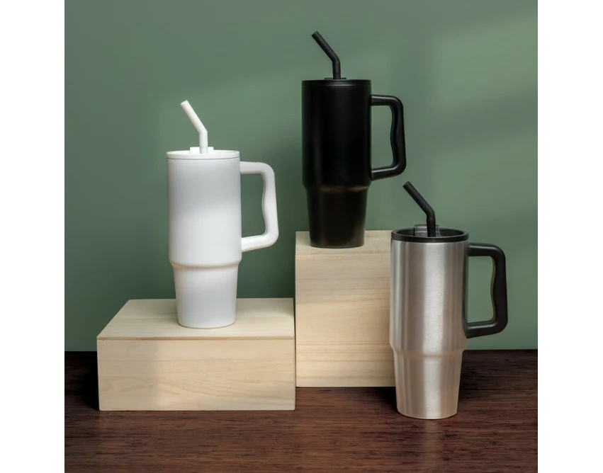 Srebrny kubek termiczny 900 ml ze słomką, z recyklingu