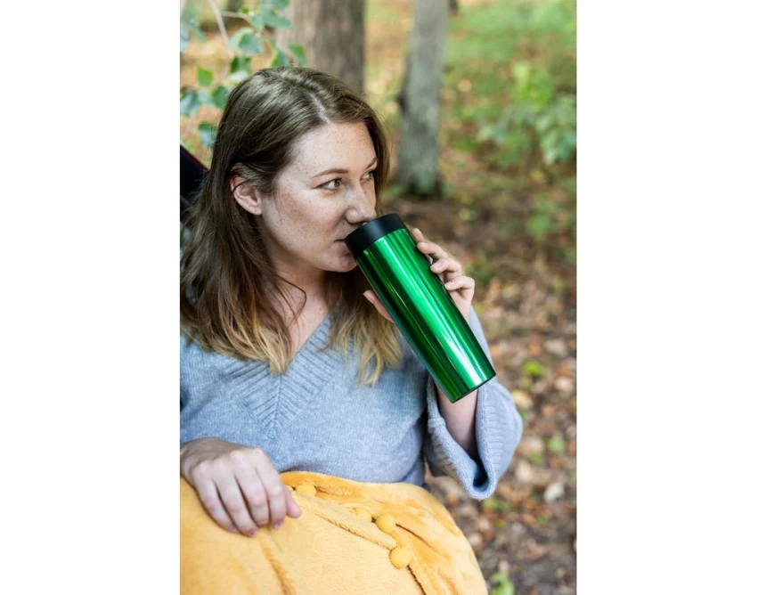 Czerwony kubek termiczny 500 ml z grawerem logo firmy