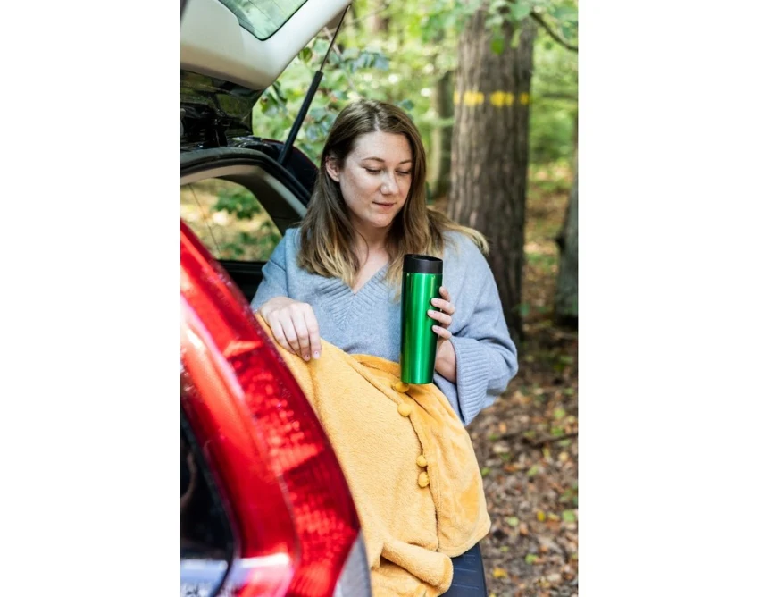 Czerwony kubek termiczny 500 ml z grawerem logo firmy