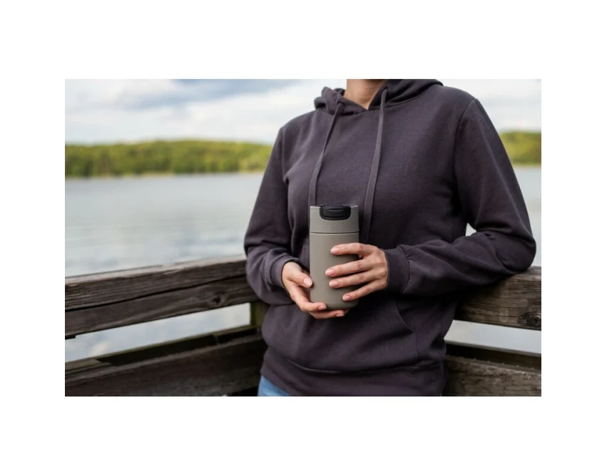 Różowy kubek termiczny 400 ml z grawerem logo UV360