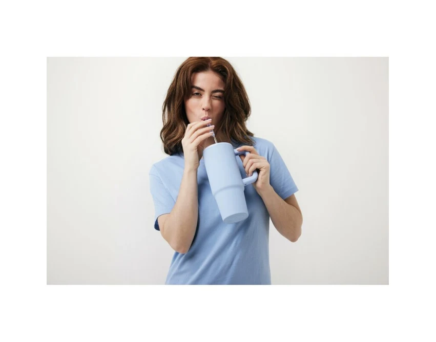 Błękitny kubek termiczny 900 ml z logo, słomką i uchwytem