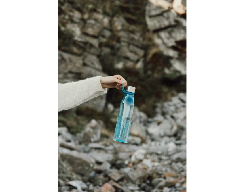 Niebieska butelka sportowa 800 ml VINGA RPET z logo