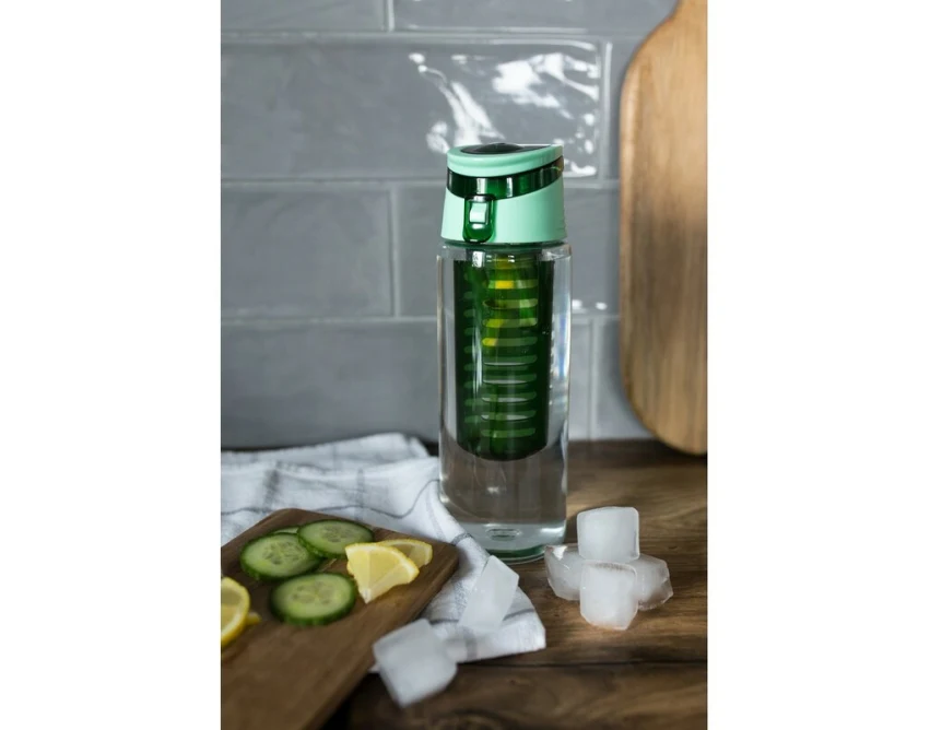 Zielony bidon 700 ml z wkładem na owoce i lód UV360 Tritan