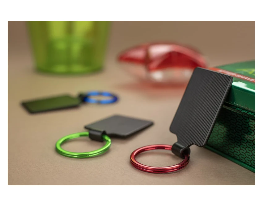 Brelok metalowy z grawerem logo – czerwony, premium COLORS