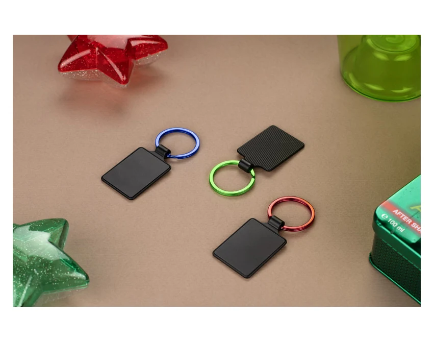 Zielony brelok metalowy z grawerem logo dla firm