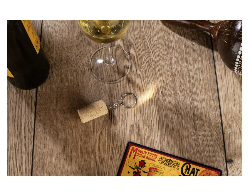 Brelok WINE z beżowego korka z nadrukiem logo firmy