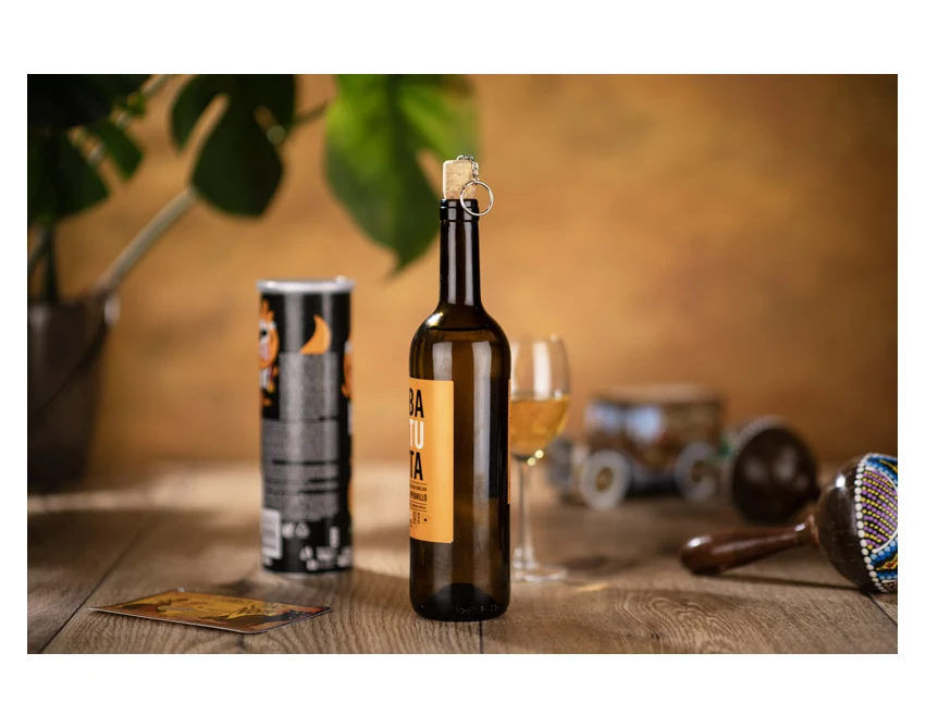 Brelok WINE z beżowego korka z nadrukiem logo firmy