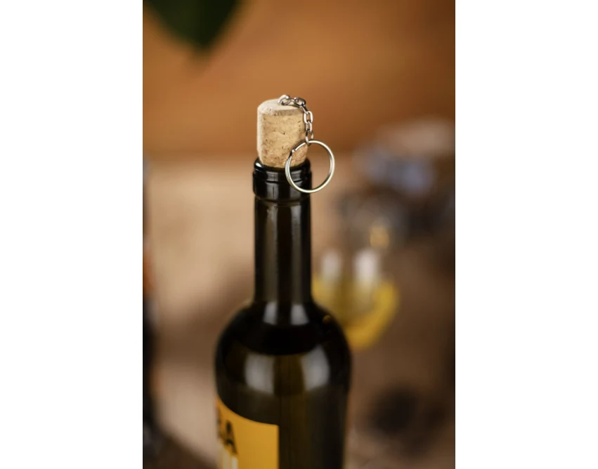 Brelok WINE z beżowego korka z nadrukiem logo firmy