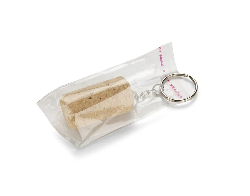 Brelok WINE z beżowego korka z nadrukiem logo firmy