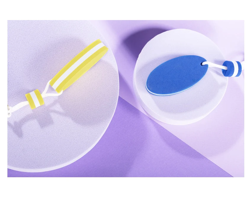 Niebieski brelok WAI z pianki EVA z logo – pływający gadżet