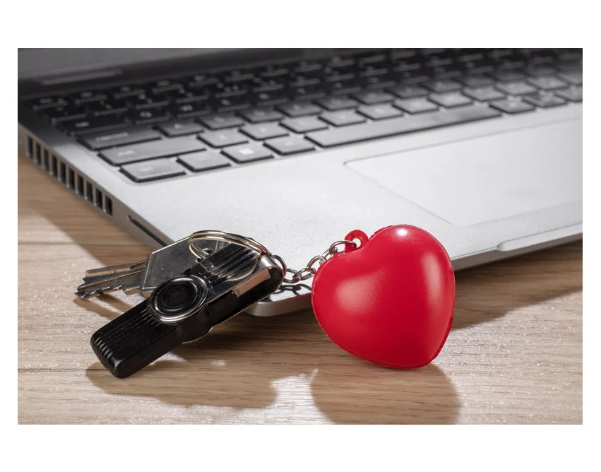 Czerwony brelok antystresowy serce z logo – poliuretan