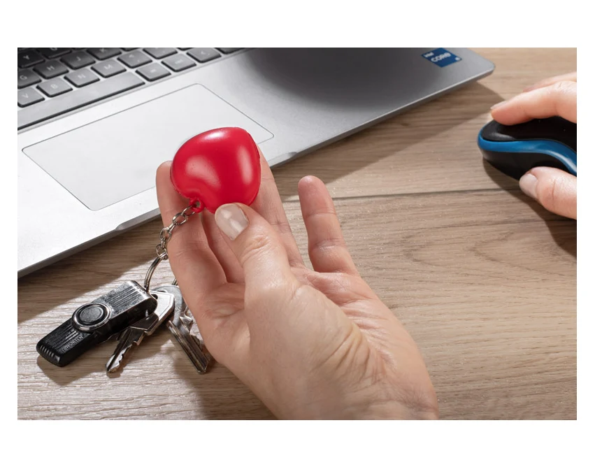 Czerwony brelok antystresowy serce z logo – poliuretan