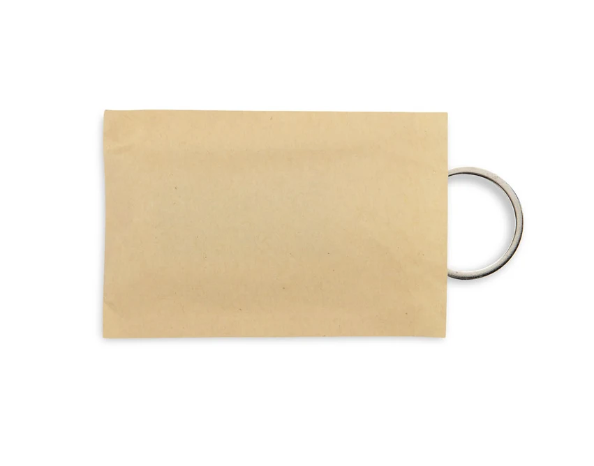 Brelok bambusowy ERO z czarnym polem i grawerem logo