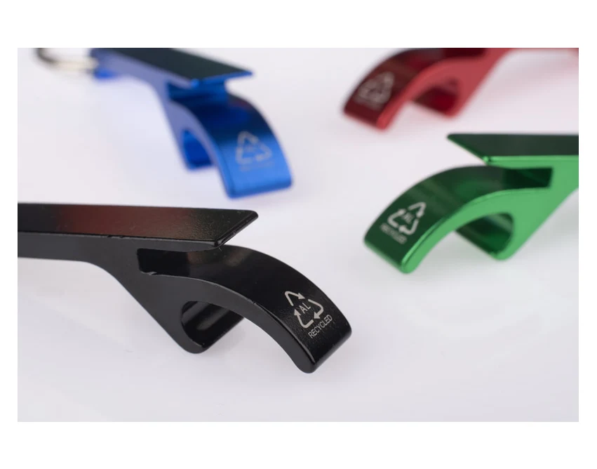 Czarny brelok rALI z recyklingowanego aluminium i otwieraczem