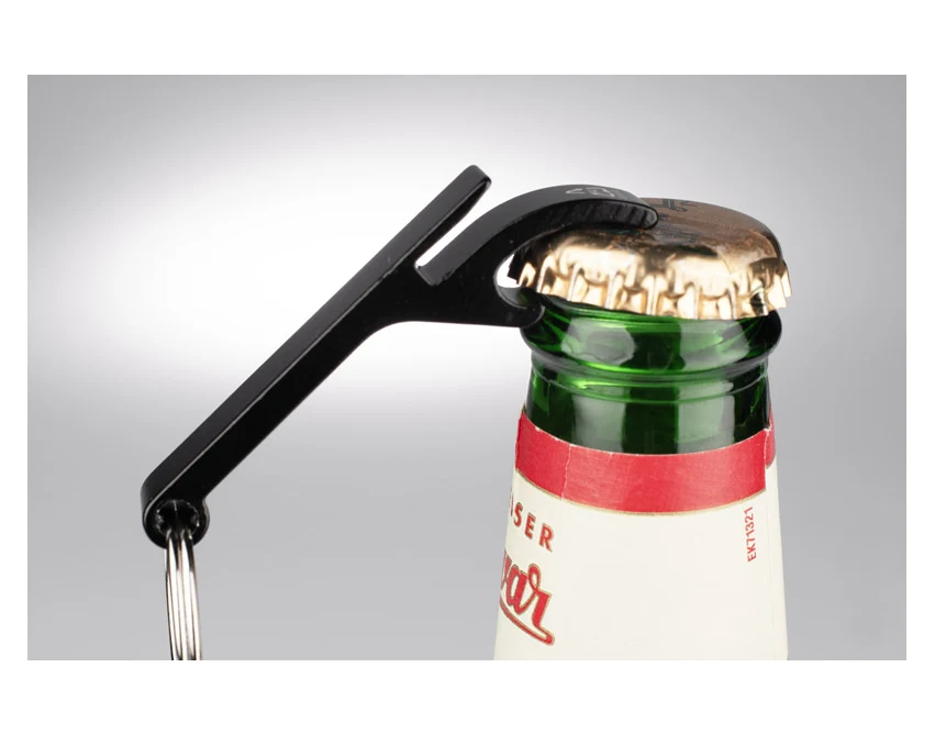 Czarny brelok rALI z recyklingowanego aluminium i otwieraczem