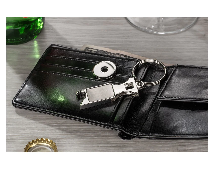 Srebrny metalowy brelok SPRITI z żetonem i otwieraczem