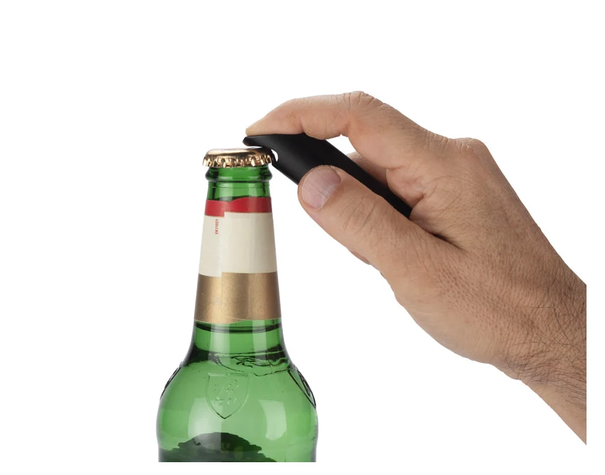 Czarny brelok z latarką i otwieraczem z recyklingu z logo