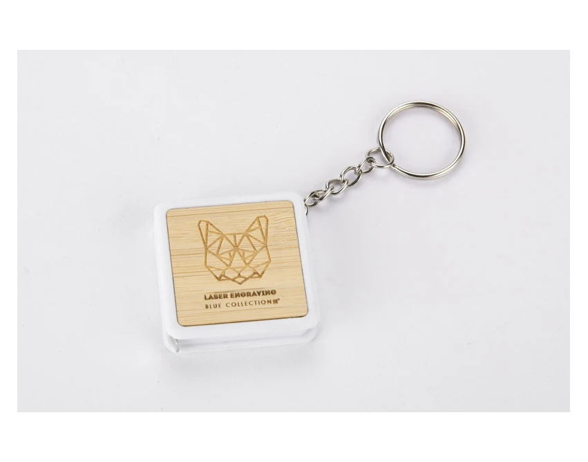 Bambusowy brelok miarka 1m DULO z logo – biały, ekologiczny