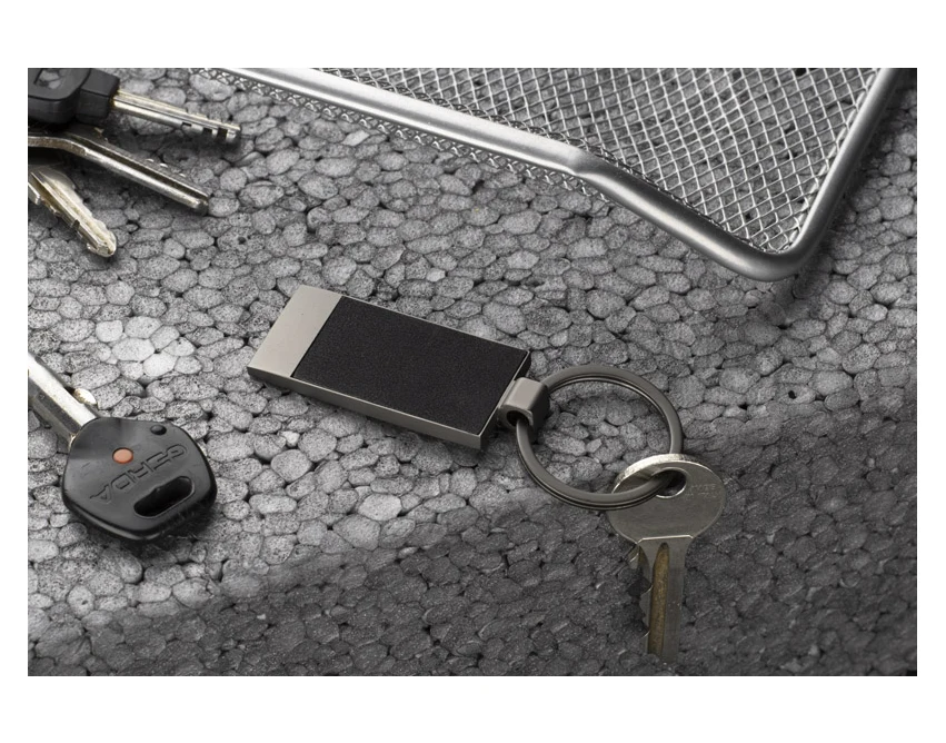 Brelok PORTE grafitowy metalowy z poliuretanem i logo