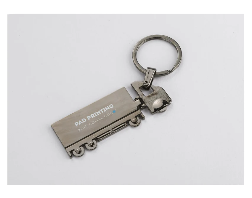 Grafitowy metalowy brelok TIR z grawerem logo – LORRY
