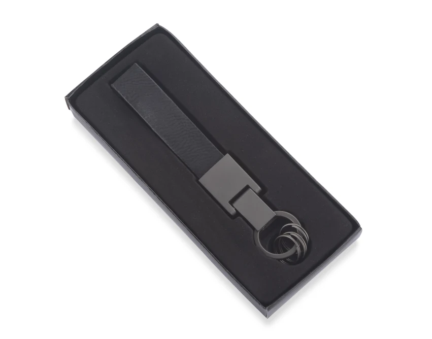 Brelok DERI czarny metalowo-skórzany z logo firmy