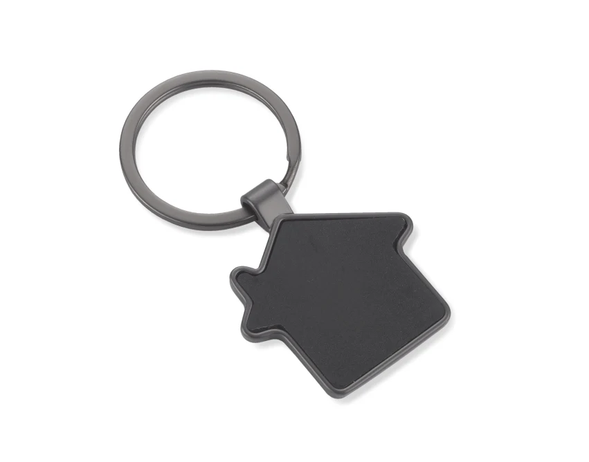 Czarny metalowy brelok domek Casado z grawerem logo