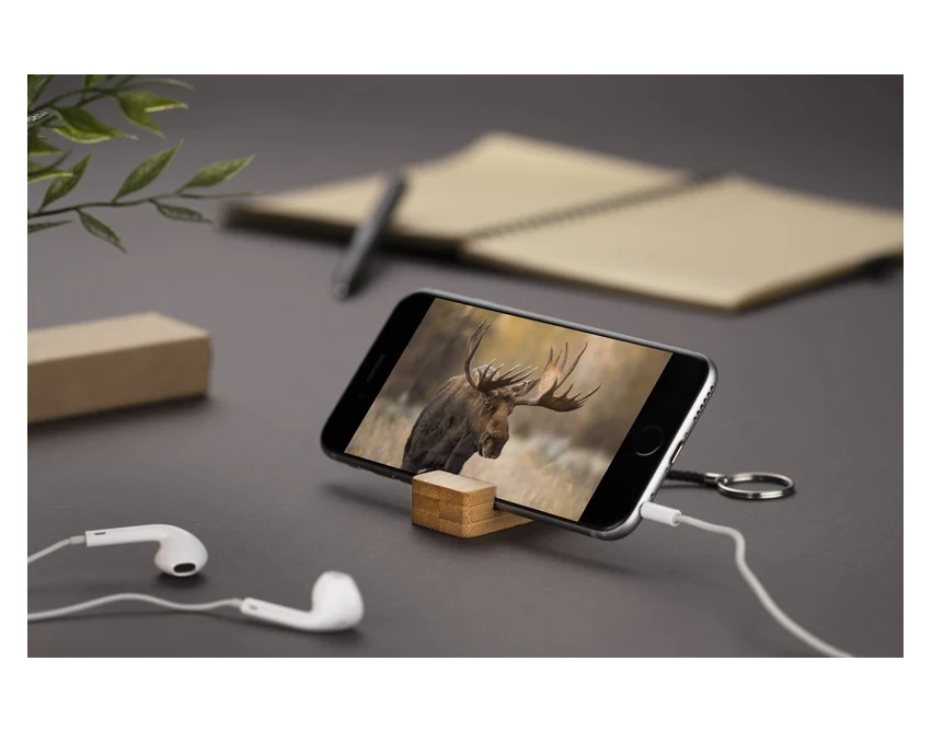 Bambusowy brelok stojak do telefonu PENDE brązowy z logo