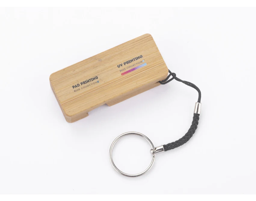 Bambusowy brelok stojak do telefonu PENDE brązowy z logo