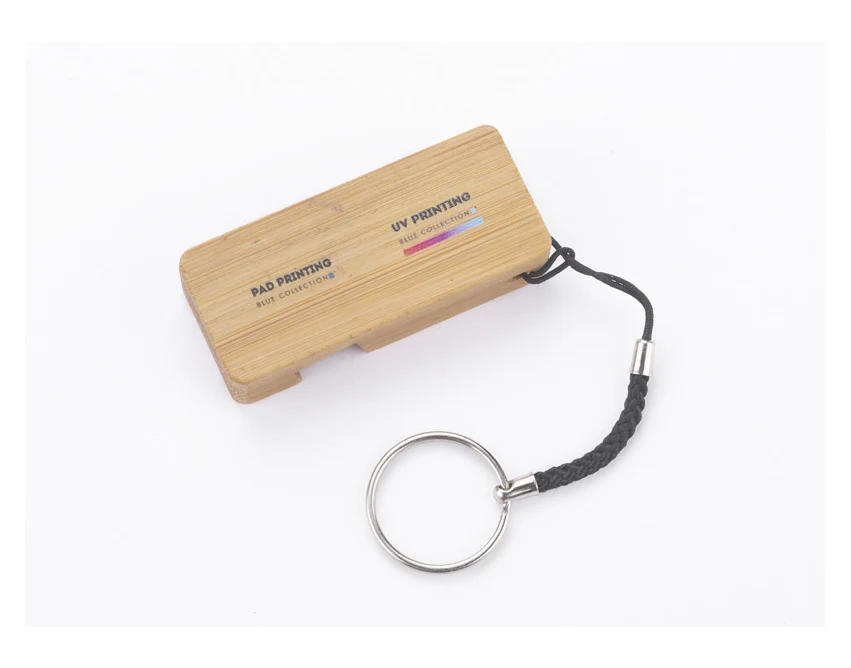 Bambusowy brelok stojak do telefonu PENDE brązowy z logo