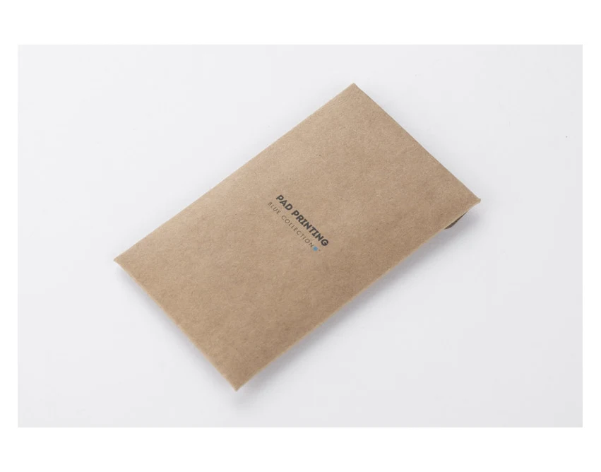 Brelok domek KUKA z drewna i metalu, naturalny kolor